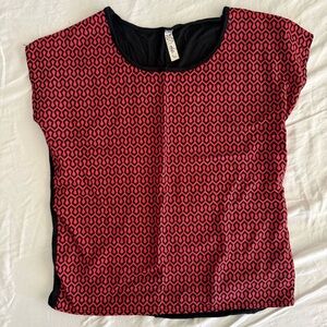 Bella D. Red and Black Geometric Blouse